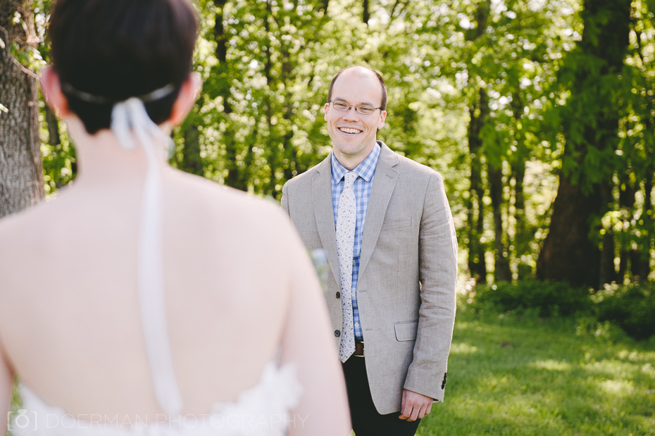 grooms-reaction-first-look